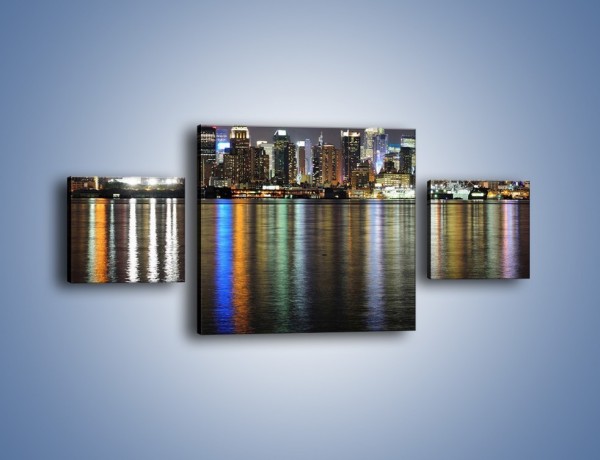 Obraz na płótnie – Światła miasta w lustrzanym odbiciu wody – trzyczęściowy AM222W4