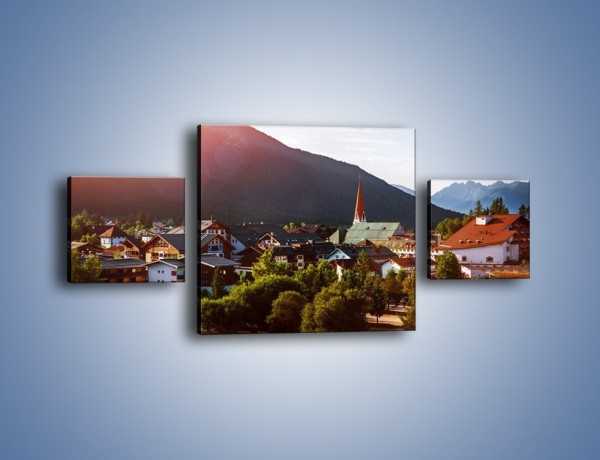 Obraz na płótnie – Austryjackie miasteczko u podnóży gór – trzyczęściowy AM496W4