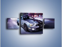 Obraz na płótnie – Ford Mustang Shelby GT500 na ulicy – trzyczęściowy TM120W4