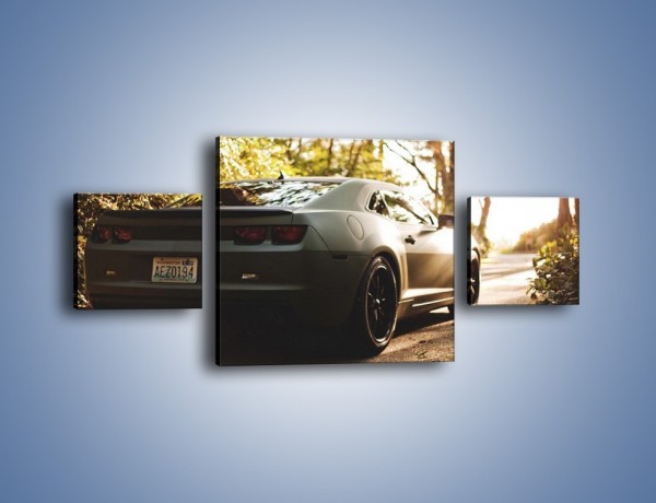 Obraz na płótnie – Chevrolet Camaro w matowym kolorze – trzyczęściowy TM132W4
