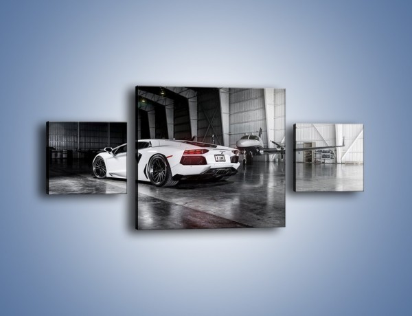 Obraz na płótnie – Lamborghini Aventador i samolot w tle – trzyczęściowy TM204W4