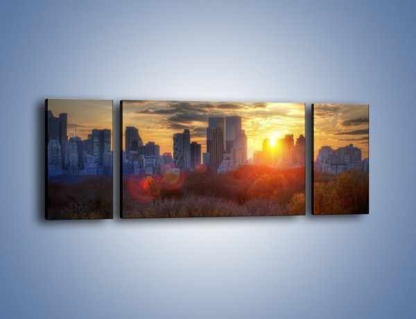 Obraz na płótnie – Wschód słońca nad miastem – trzyczęściowy AM318W5