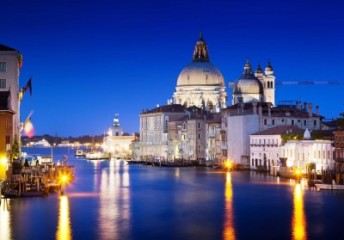 Bazylika Santa Maria della Salute nocą - AM388