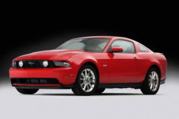 Czerwony Ford Mustang GT - TM052