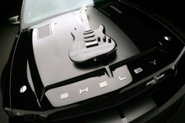 Gitara na masce Ford Shelby - TM056