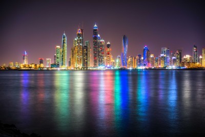 Kolorowe drapacze chmur w Dubaju - AM724