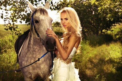 Koń z kobietą w bieli - L331