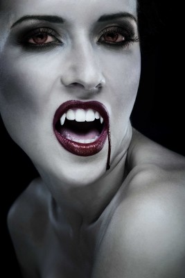 Krew na wampirzych ustach - L196