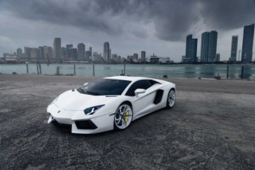 Lamborghini Aventador na tle miasta - TM197