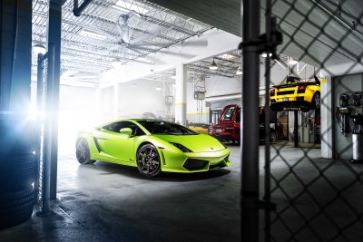 Limonkowe Lamborghini Gallardo w garażu - TM206