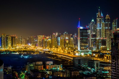 Oświetlony Dubaj nocą - AM506