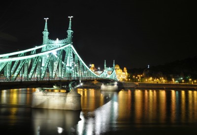 Oświetlony most w nocy - AM208