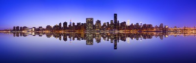 Panorama Manhattanu w odbiciu wody - AM798