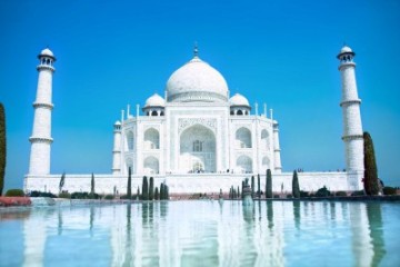 Taj Mahal pod błękitnym niebem - AM077