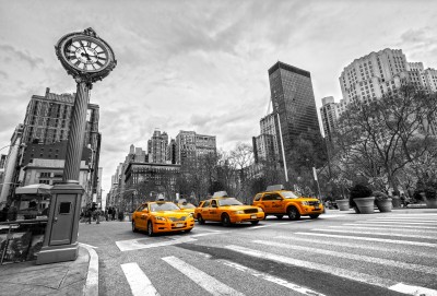 Żółte taksówki na szarym tle miasta - TM225